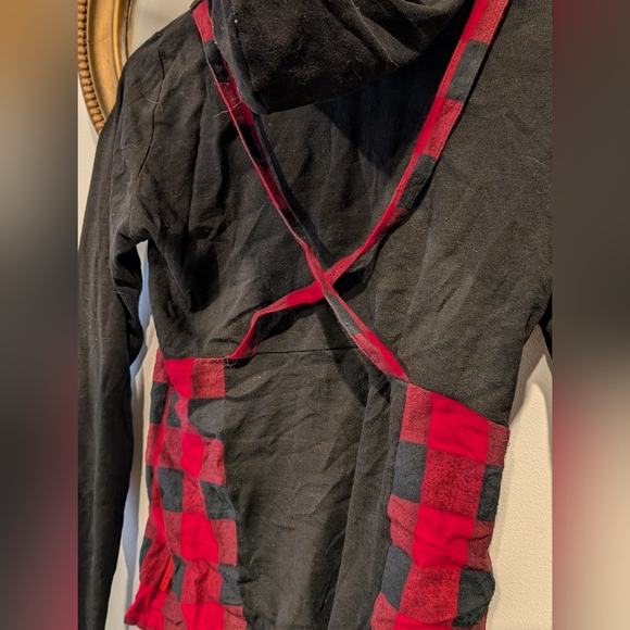 Vintage Tripp NYC Women's Red and Black Hoodie - Picture 5 of 7